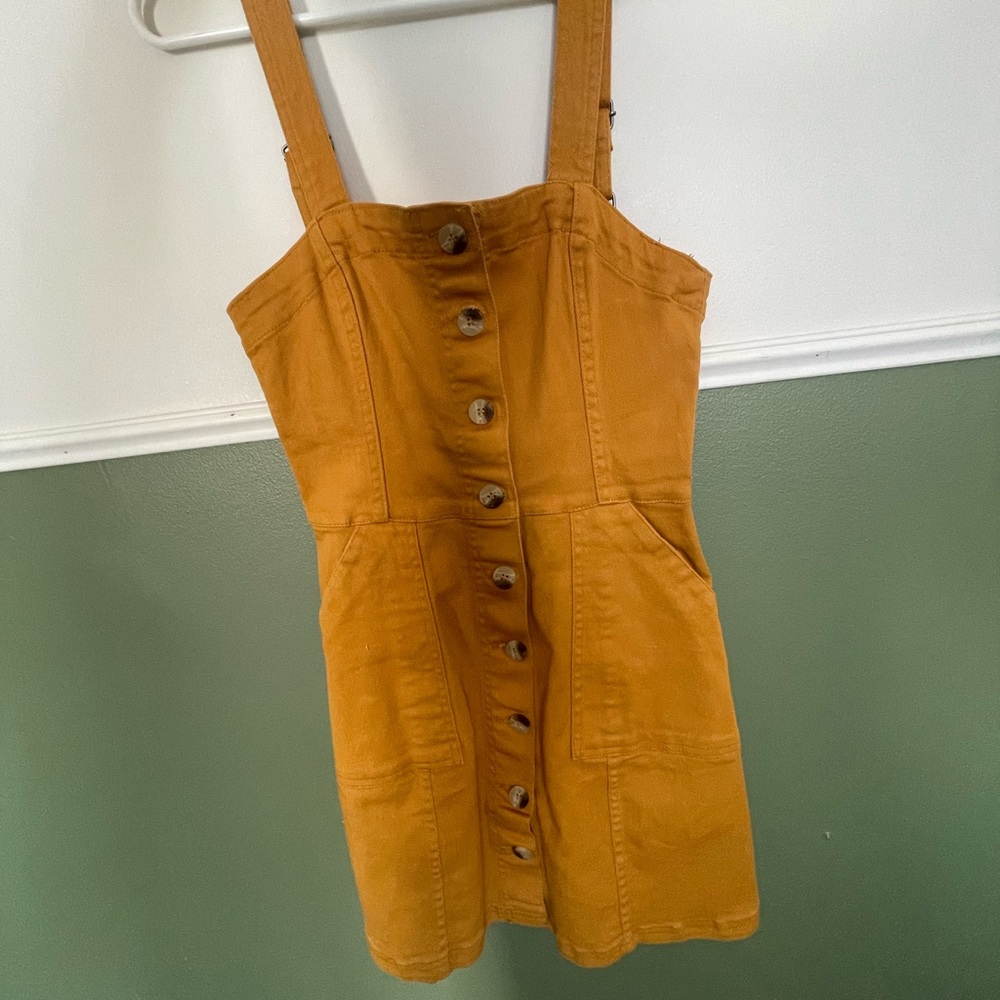 Mustard button up dress from H&M. Perfect for the fall! Size 4 and gently worn - Picture 1 of 3